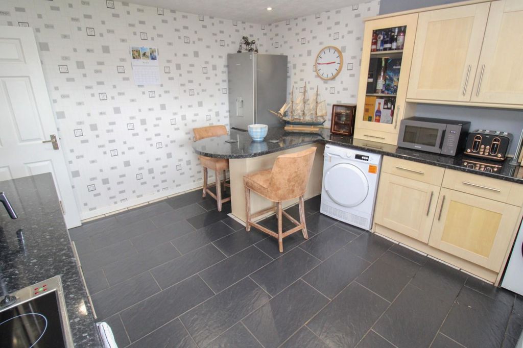 Additional image 6 of 3 bed detached bungalow for sale6 Craig Avenue, Tain IV19