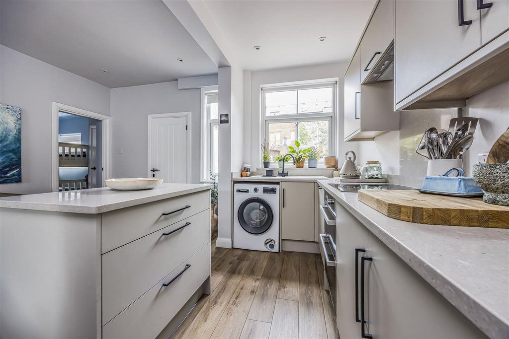 Additional image 3 of 2 bed flat for saleQueen Street, Emsworth PO10