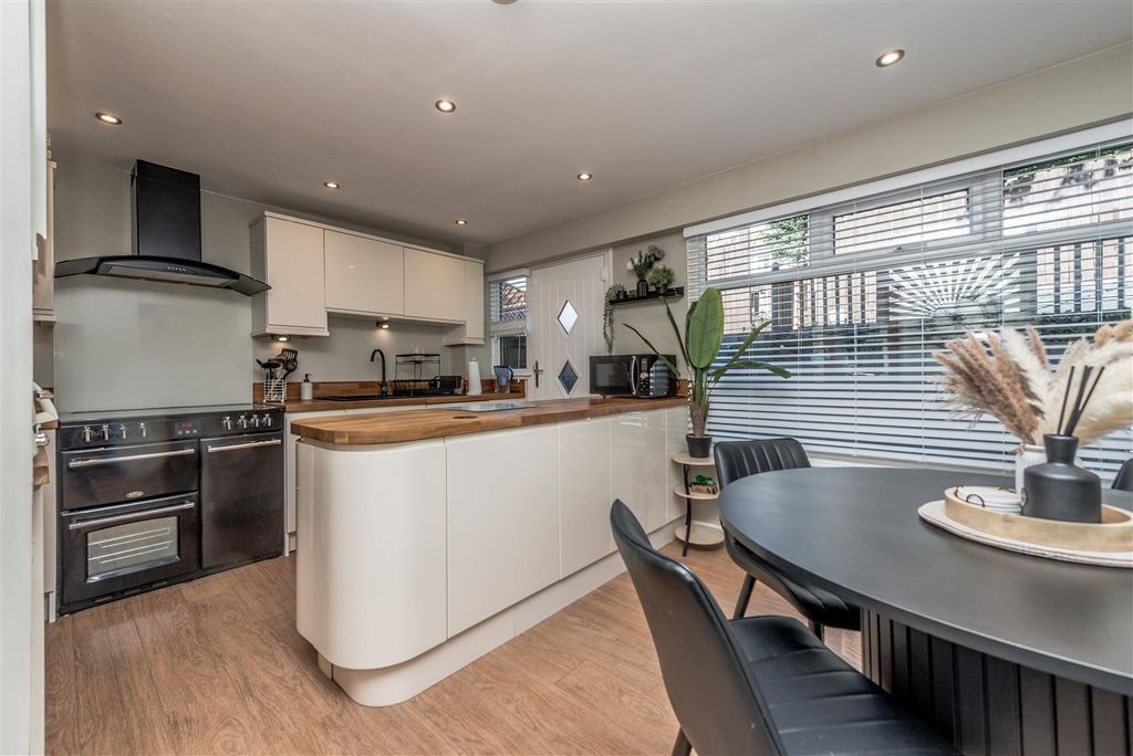 Additional image 9 of 3 bed town house for saleCliffe Park Drive, Wortley, Leeds LS12