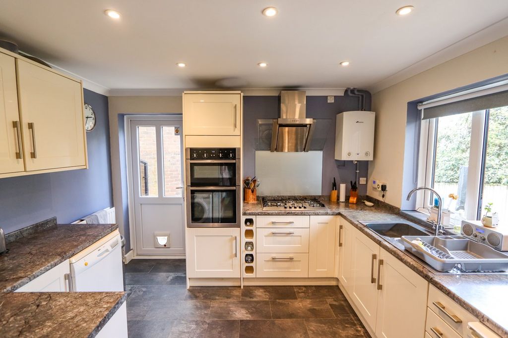 Additional image 6 of 3 bed detached house for saleStarrs Mead, Battle TN33