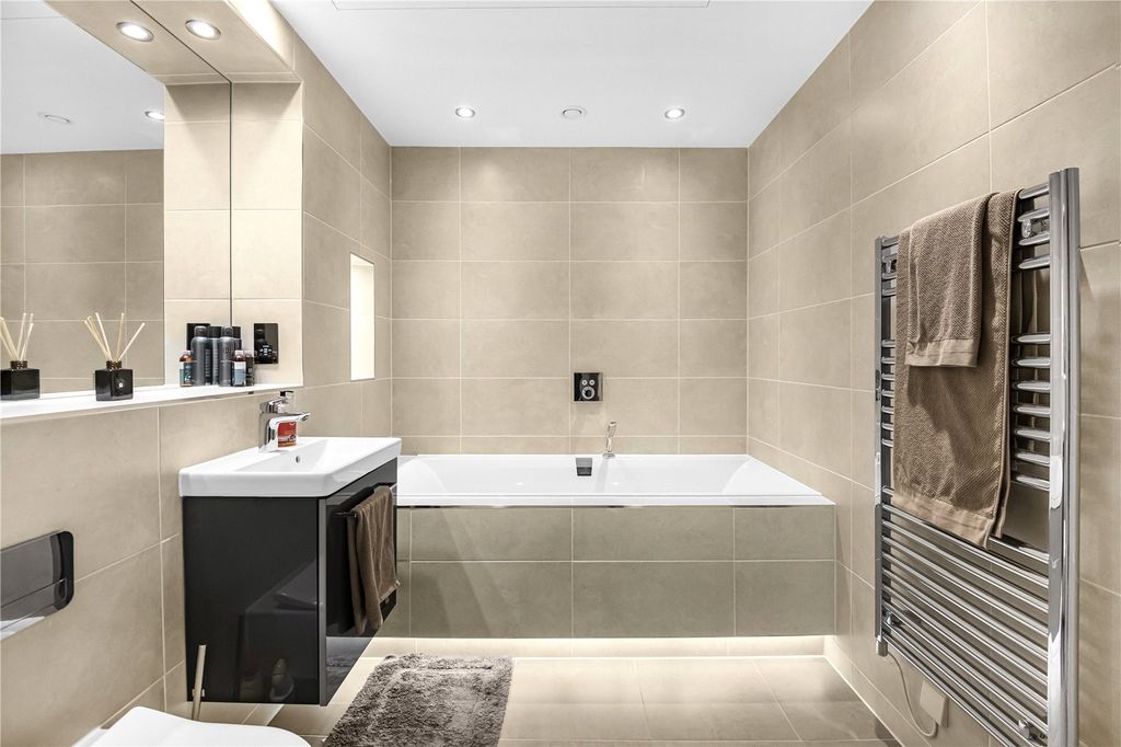 Additional image 5 of 2 bed flat for saleCamlet Way, Hadley Wood EN4