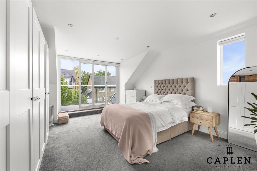 Additional image 10 of 2 bed flat for saleBeatrice Court, Buckhurst Hill IG9