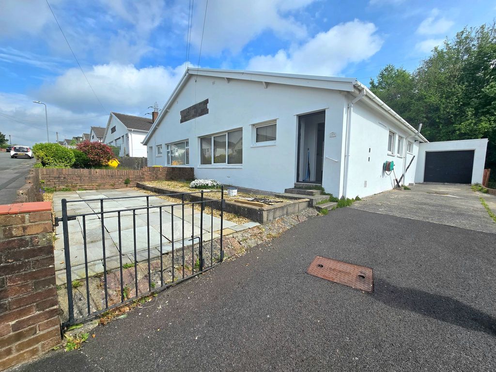 3 bed semi-detached bungalow for saleCastle View, Bridgend CF31