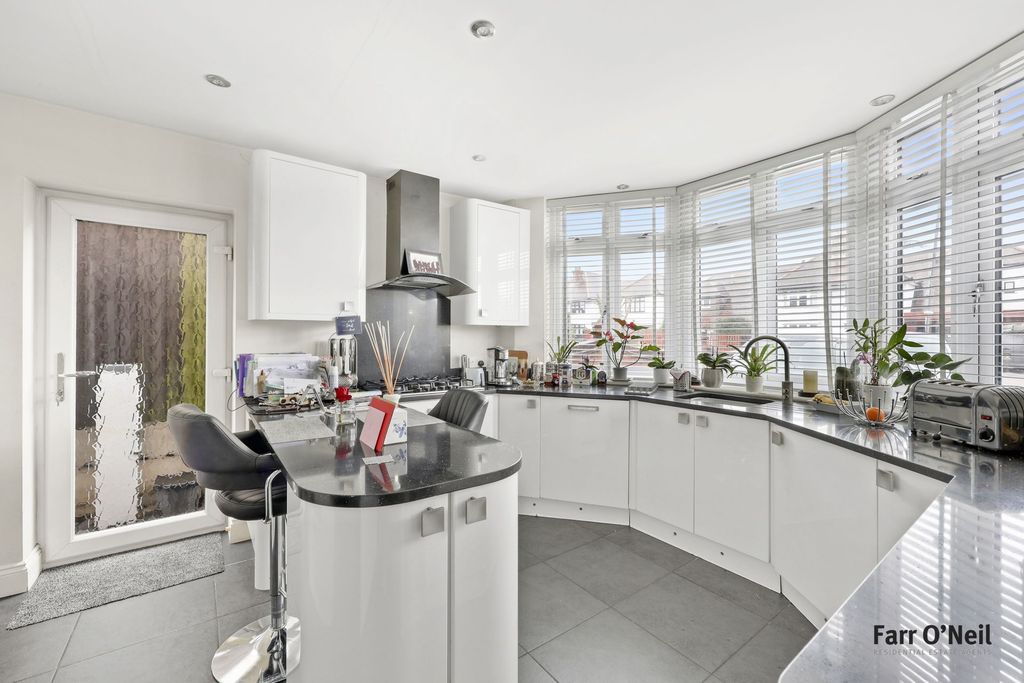 Additional image 5 of 3 bed end terrace house for salePalmerston Road, Buckhurst Hill IG9