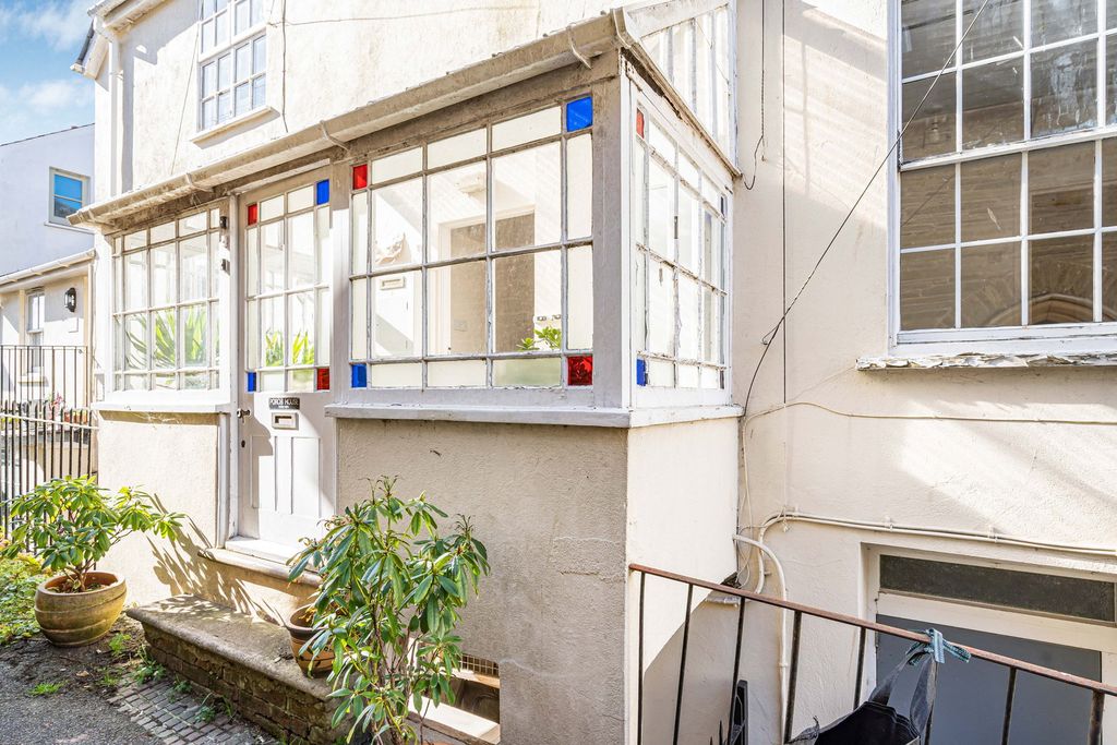 Additional image 2 of 3 bed flat for saleFore Street, Kingsbridge TQ7
