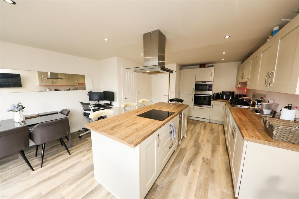 Additional image 9 of 4 bed town house for saleLakeside Boulevard, Lakeside, Doncaster DN4