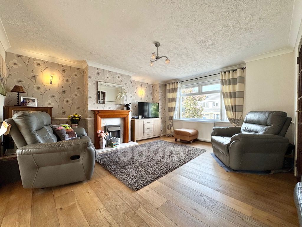 Additional image 2 of 4 bed detached house for saleCrummock Gardens, Beith KA15