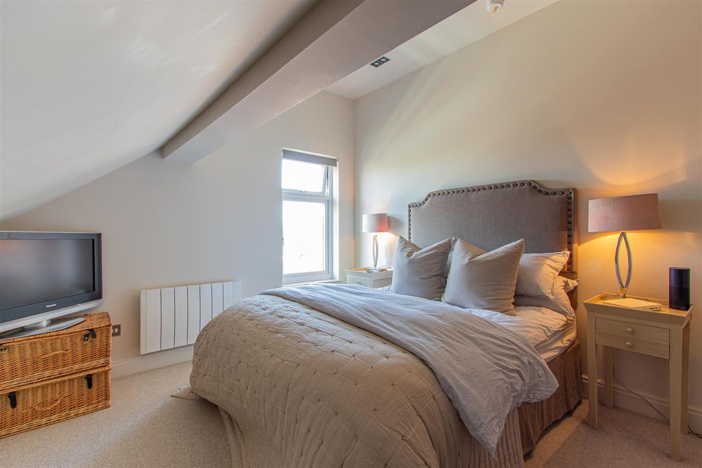 Additional image 3 of 2 bed flat for saleWaterloo Gardens, Penylan CF23