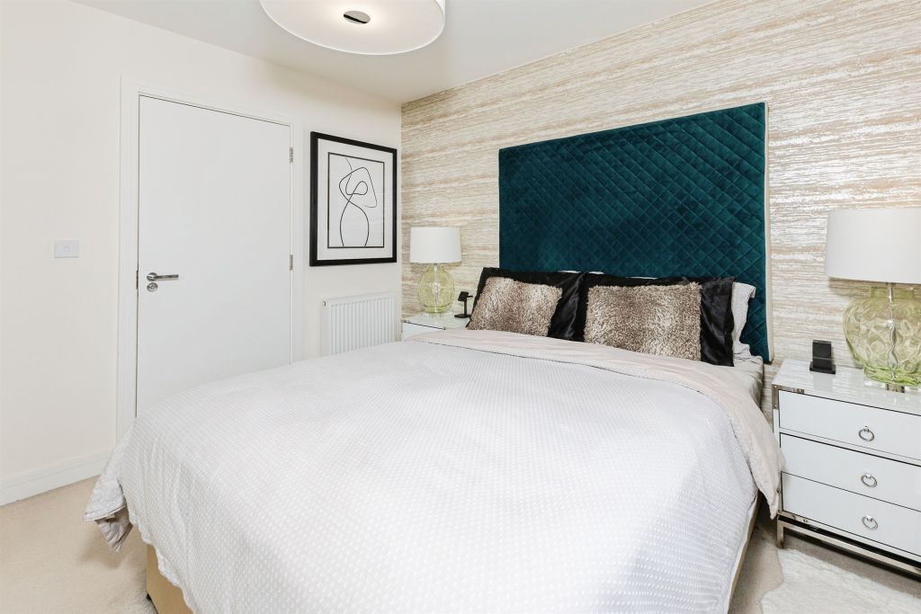 2 bed flat for saleLongships Way, Reading RG2 photo 3