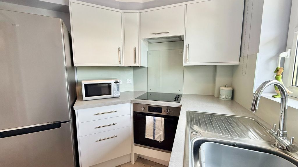 Additional image 7 of 2 bed flat for saleFlat 64, 11 Clachnaharry Road, Inverness IV3
