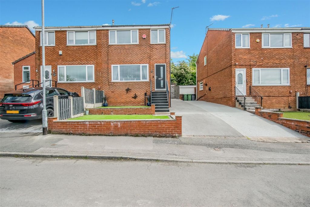 3 bed semi-detached house for saleWheelwright Close, Leeds LS12