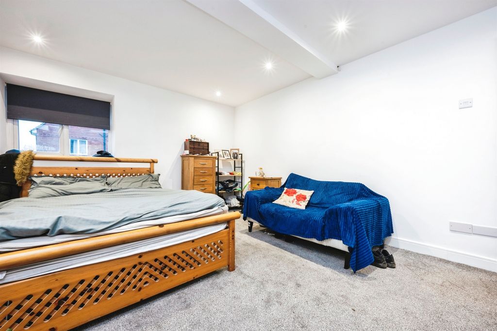 Additional image 12 of 3 bed flat for saleAshburnham Road, Bedford MK40