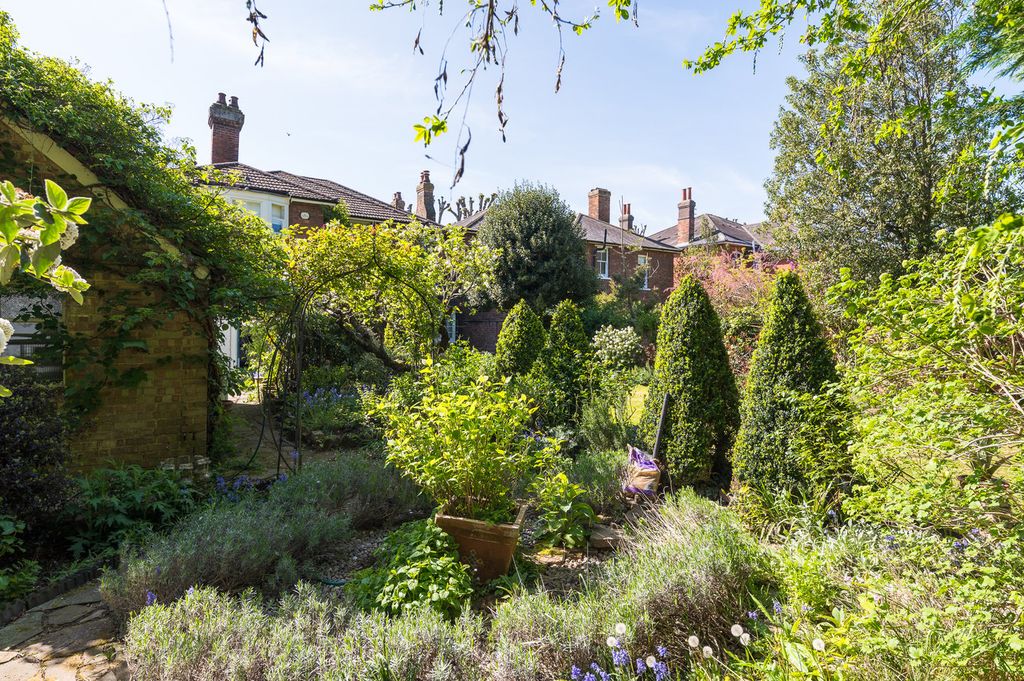 Additional image 34 of 5 bed detached house for saleChaucer Road, Bedford MK40