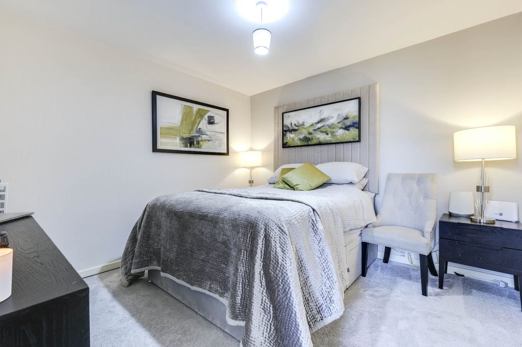 2 bed flat for saleMeadow Road, Apperley Bridge, Bradford, West Yorkshire BD10 photo 5