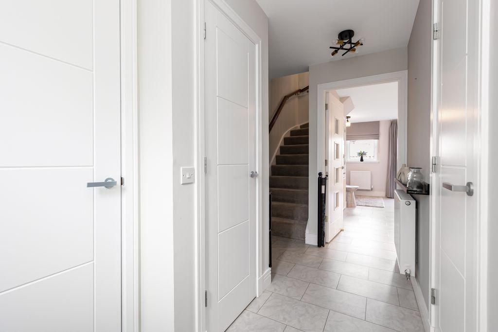 Additional image 14 of 3 bed town house for sale16 Kettleslaw Cruik, South Queensferry EH30