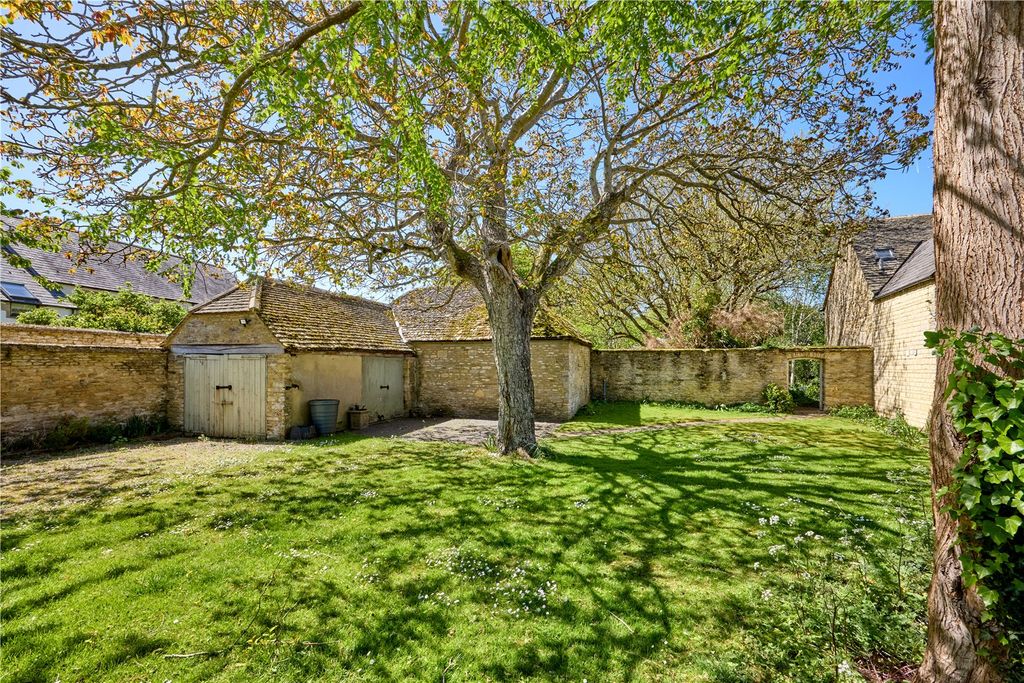 Additional image 19 of 6 bed semi-detached house for saleBroad Street, Bampton, Oxfordshire OX18