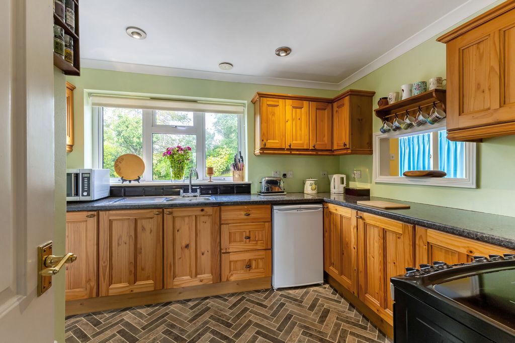 Additional image 6 of 3 bed detached house for saleGreenfields Avenue, Alton GU34