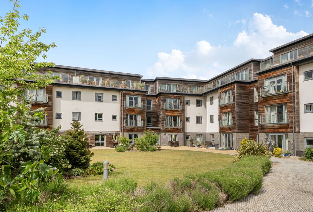 2 bed flat for saleFernleigh, Buttercross Lane, Witney, Oxfordshire OX28