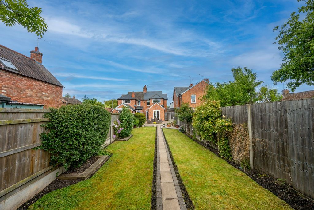 Additional image 2 of 3 bed semi-detached house for saleMoorfield Road, Alcester B49