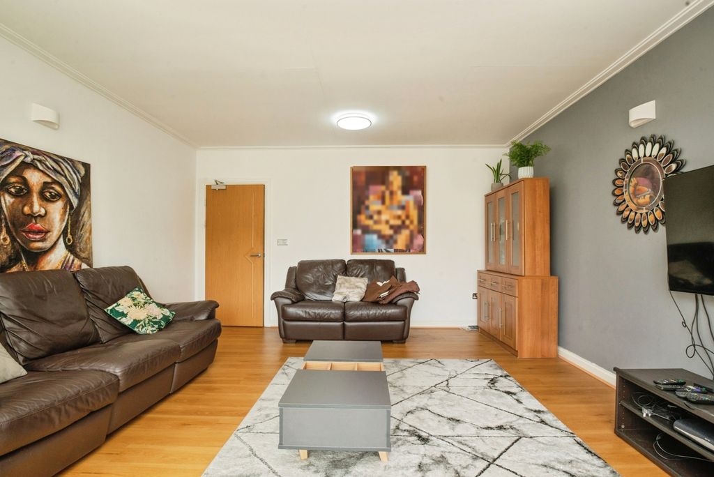 Additional image 2 of 3 bed town house for saleTaliesin Court, Chandlery Way, Cardiff CF10
