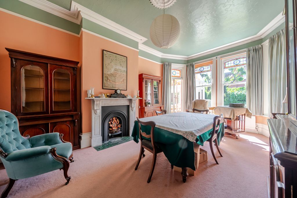 Additional image 12 of 6 bed detached house for saleCargate Avenue, Aldershot GU11