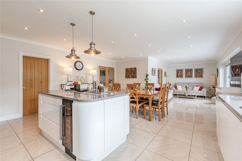 Additional image 5 of 5 bed detached house for salePinewood Avenue, New Haw, Addlestone, Surrey KT15