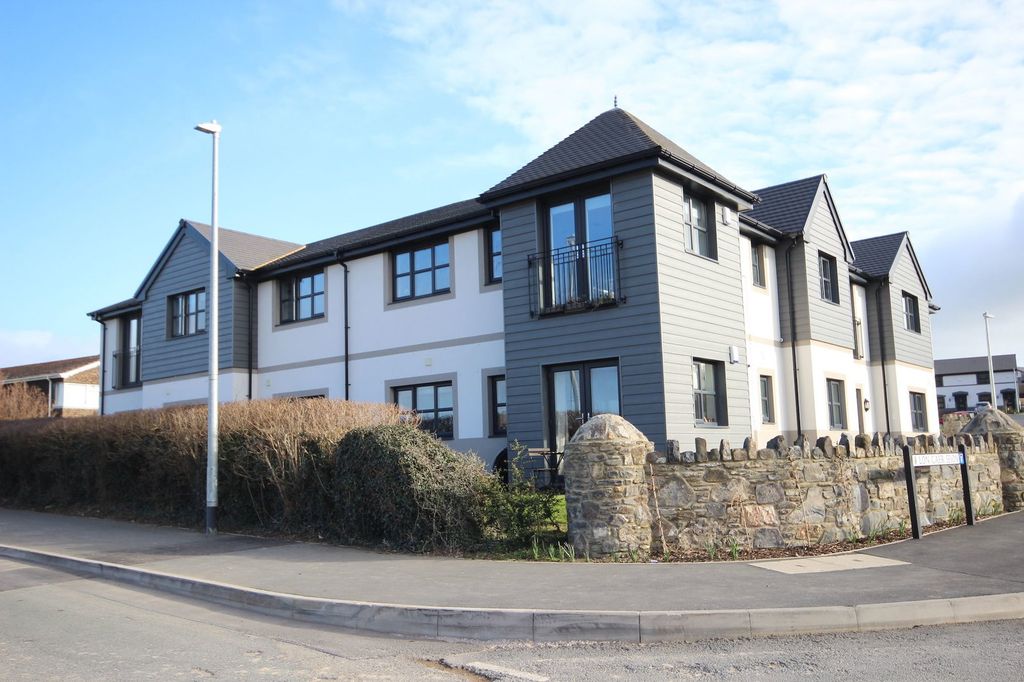 2 bed flat for saleLon Y Dderwen, Conwy LL32