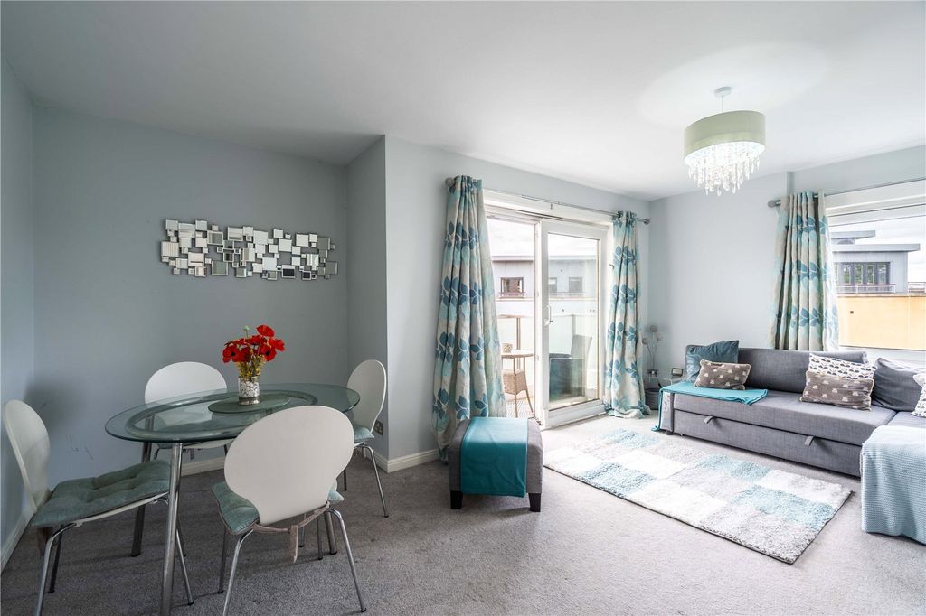 Additional image 15 of 2 bed flat for sale11 Barnton Court, Barnton, Edinburgh EH4