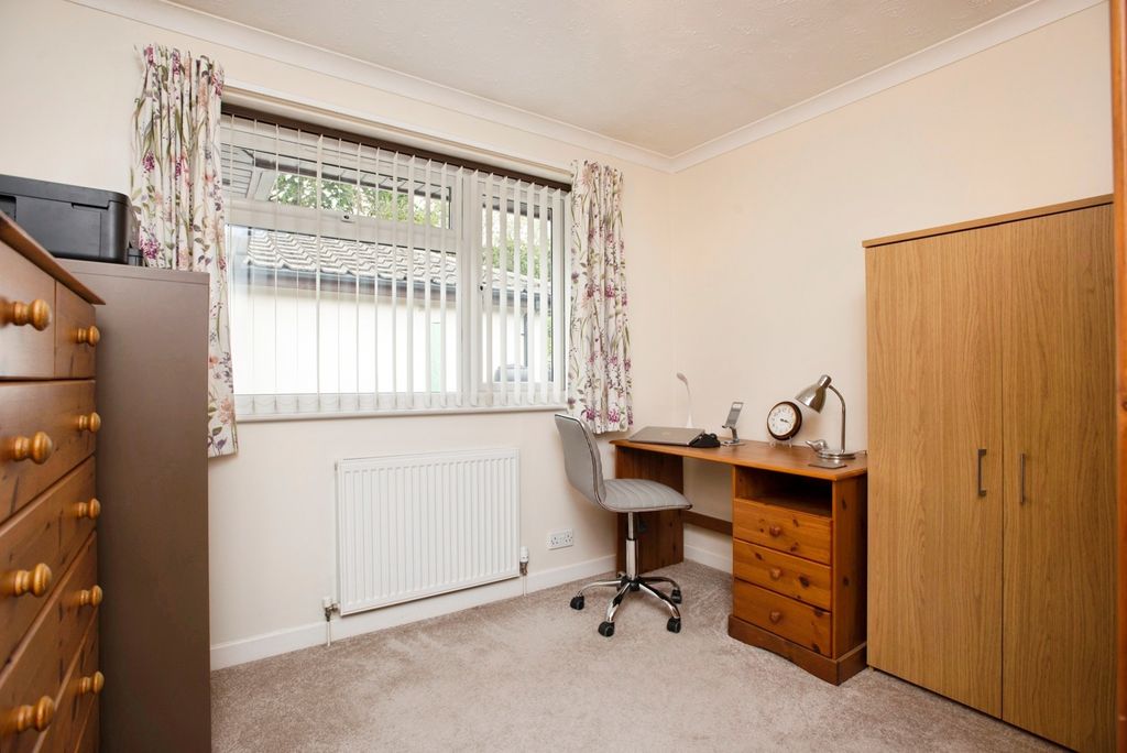 5 bed bungalow for saleAbbots Close, Bodmin, Cornwall PL31 photo 3