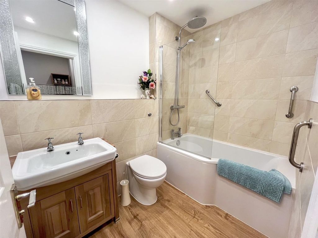 Additional image 13 of 2 bed flat for salePark Road, Buxton SK17