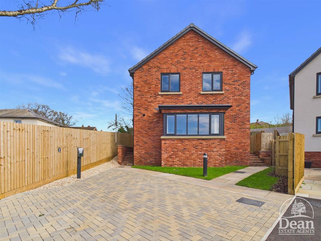 4 bed detached house for saleSchool Close, Cinderford GL14