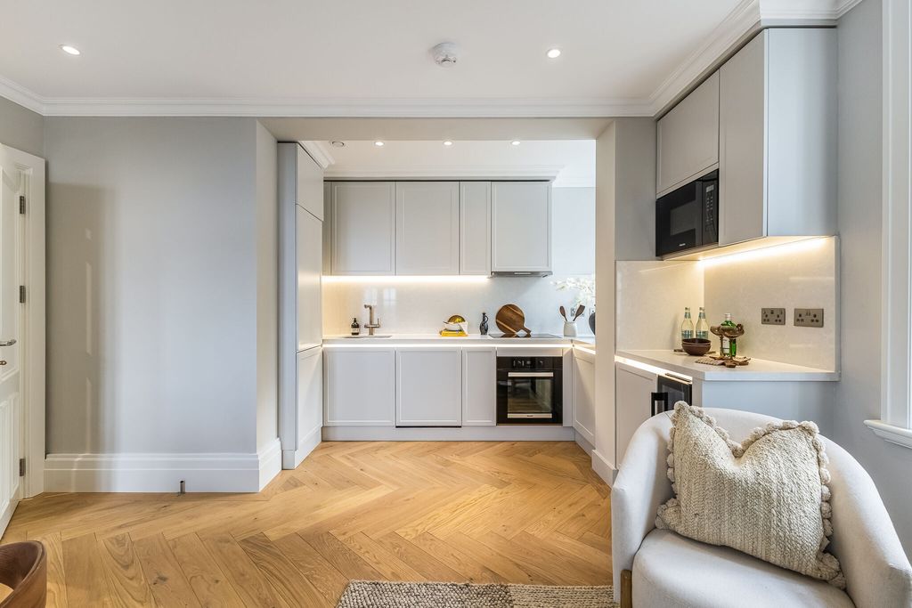 Additional image 2 of 2 bed flat for saleKings Meadow, Whyteleafe Hill, Whyteleafe CR3