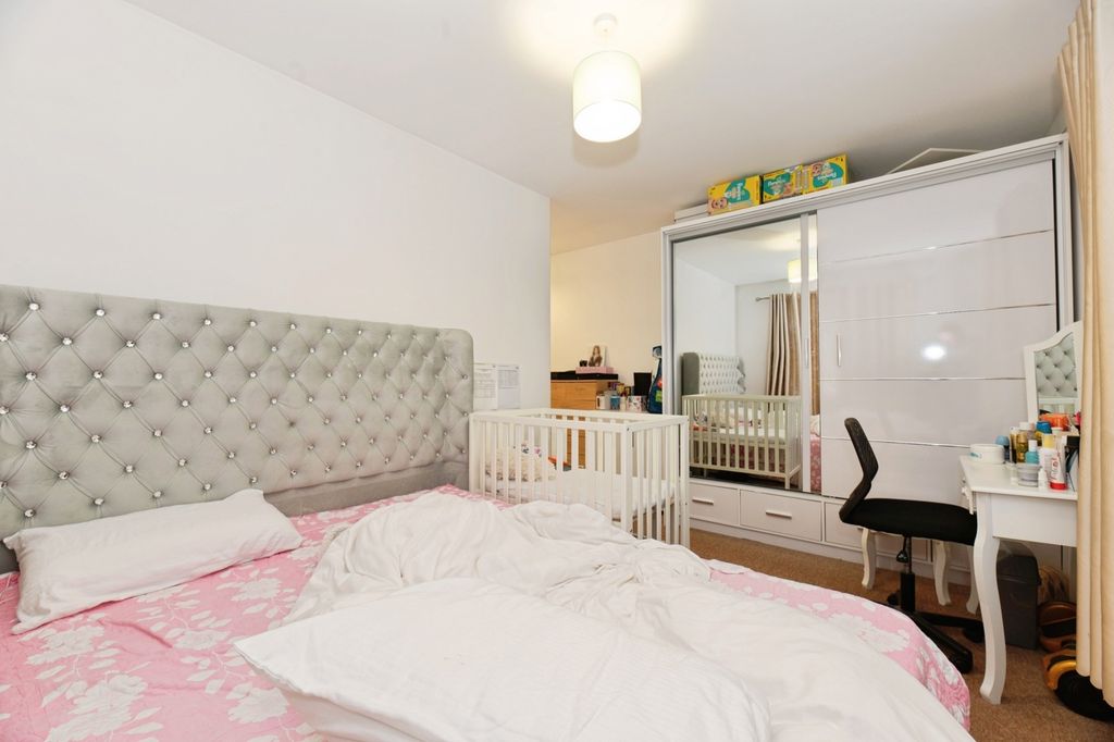 Additional image 12 of 2 bed flat for saleFerndale Crescent, Surrey SM5