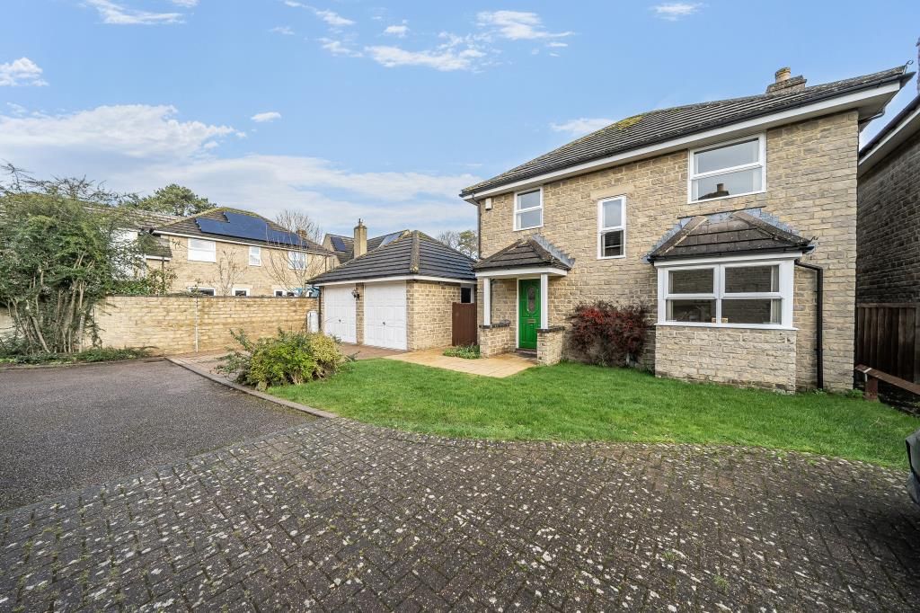 4 bed detached house for saleMagdalen Place, Carterton, Oxfordshire OX18