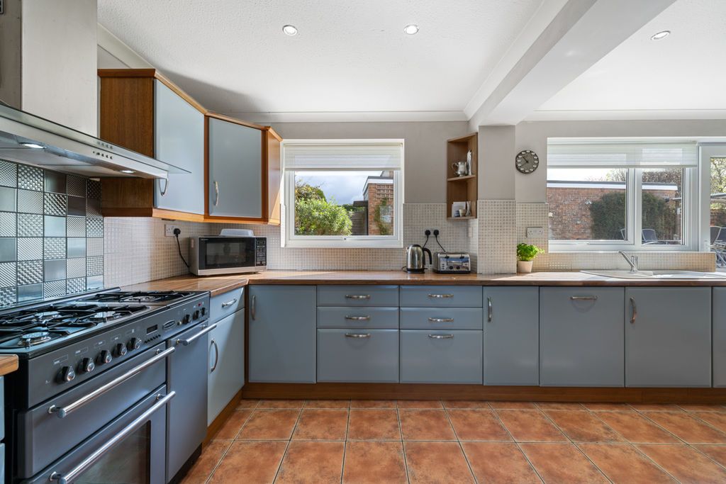 Additional image 5 of 4 bed detached house for saleLincoln Green, Chichester PO19