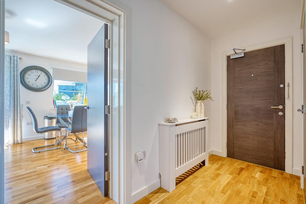 Additional image 8 of 2 bed flat for saleKennett Lane, Chertsey KT16