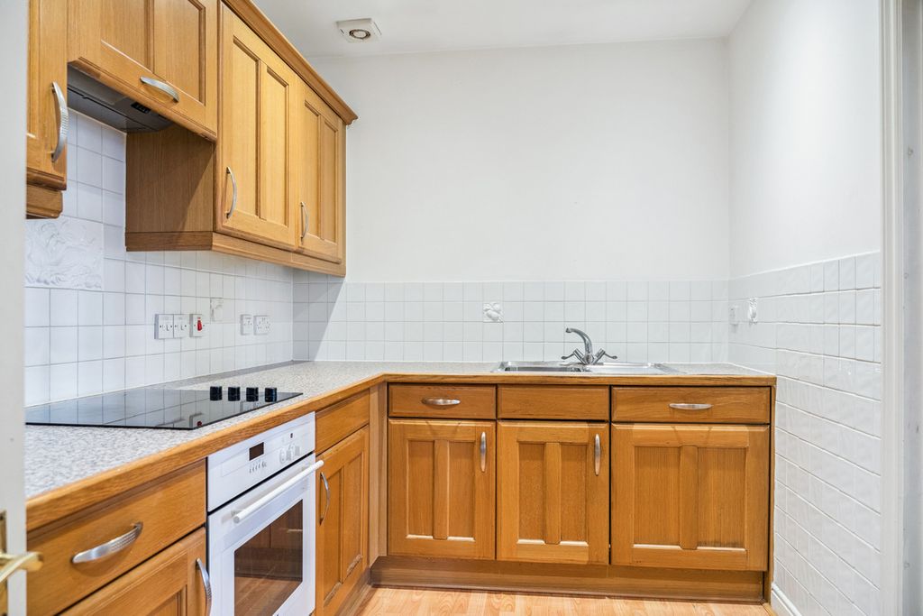 Additional image 8 of 2 bed flat for saleEast Street, Chesham HP5