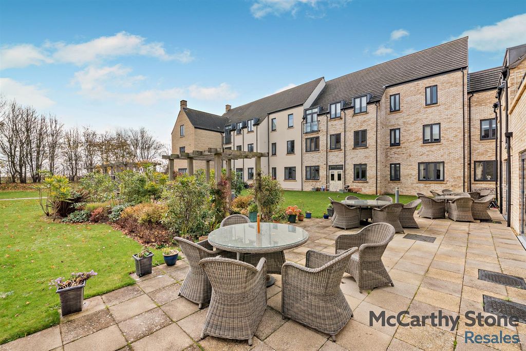 Additional image 21 of 2 bed flat for saleTrinity Road, Chipping Norton, Oxfordshire OX7