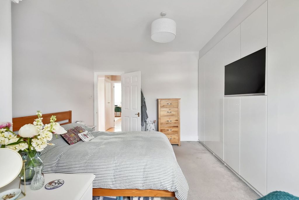 Additional image 10 of 2 bed flat for salePark Lane, Carshalton SM5