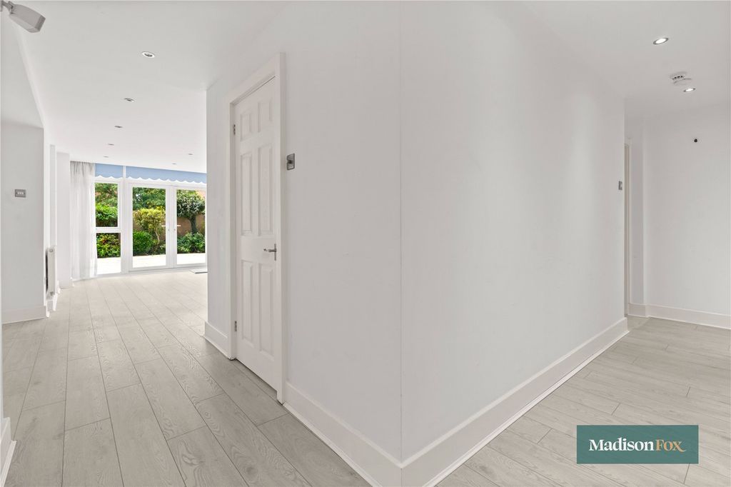 Additional image 8 of 2 bed flat for saleThe Bowls, Chigwell, Essex IG7