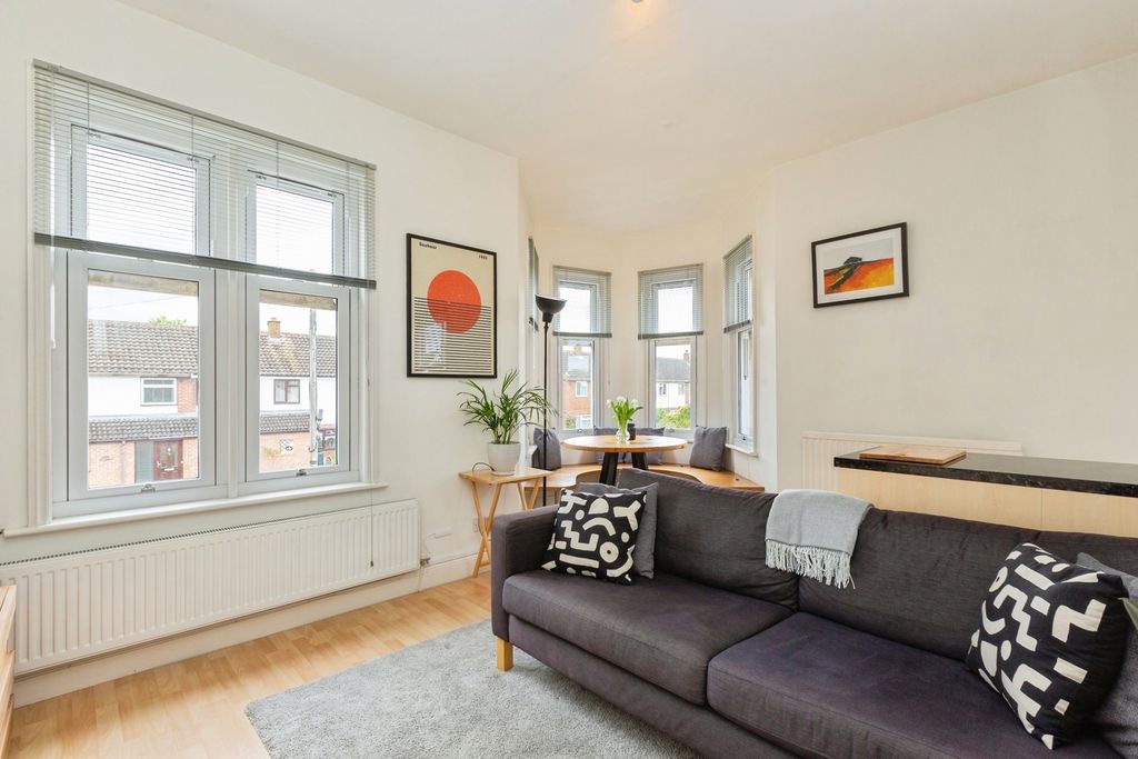 Additional image 5 of 1 bed flat for saleEssex Road, Thame, Oxfordshire OX9