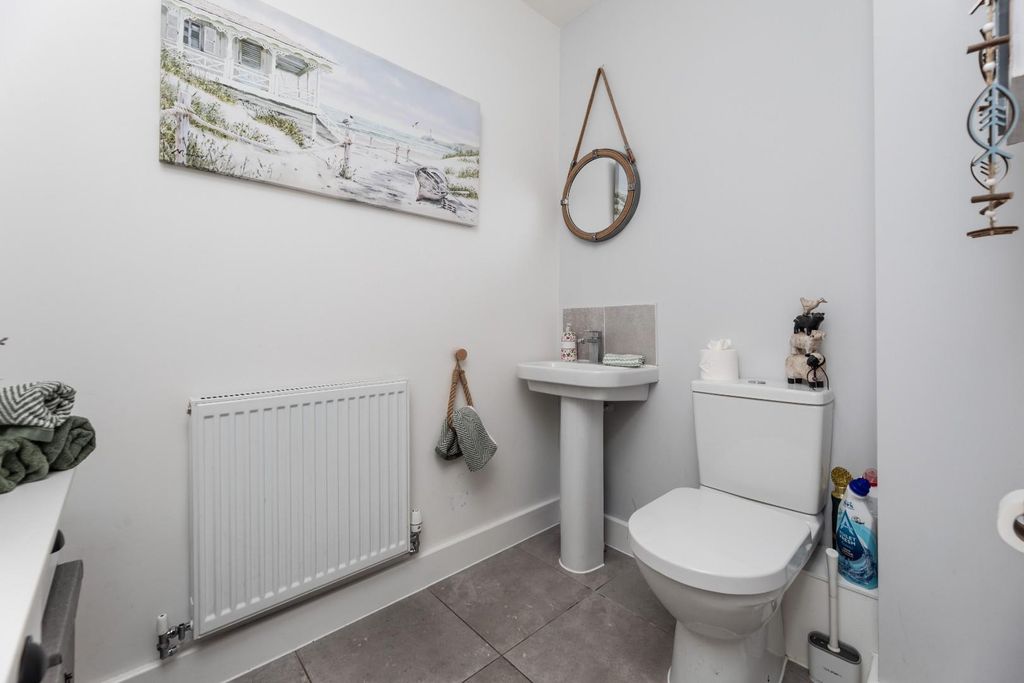 Additional image 6 of 4 bed detached house for salePlumpton Crescent, Castleford WF10
