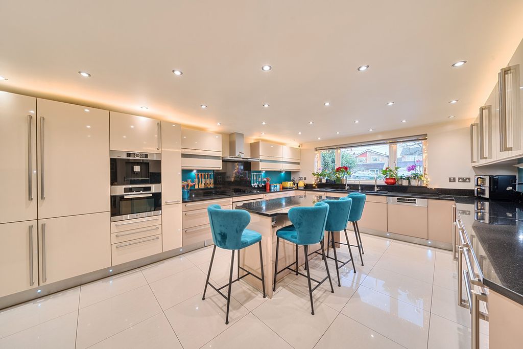 Additional image 10 of 5 bed detached house for saleHeathfield Road, Bushey WD23