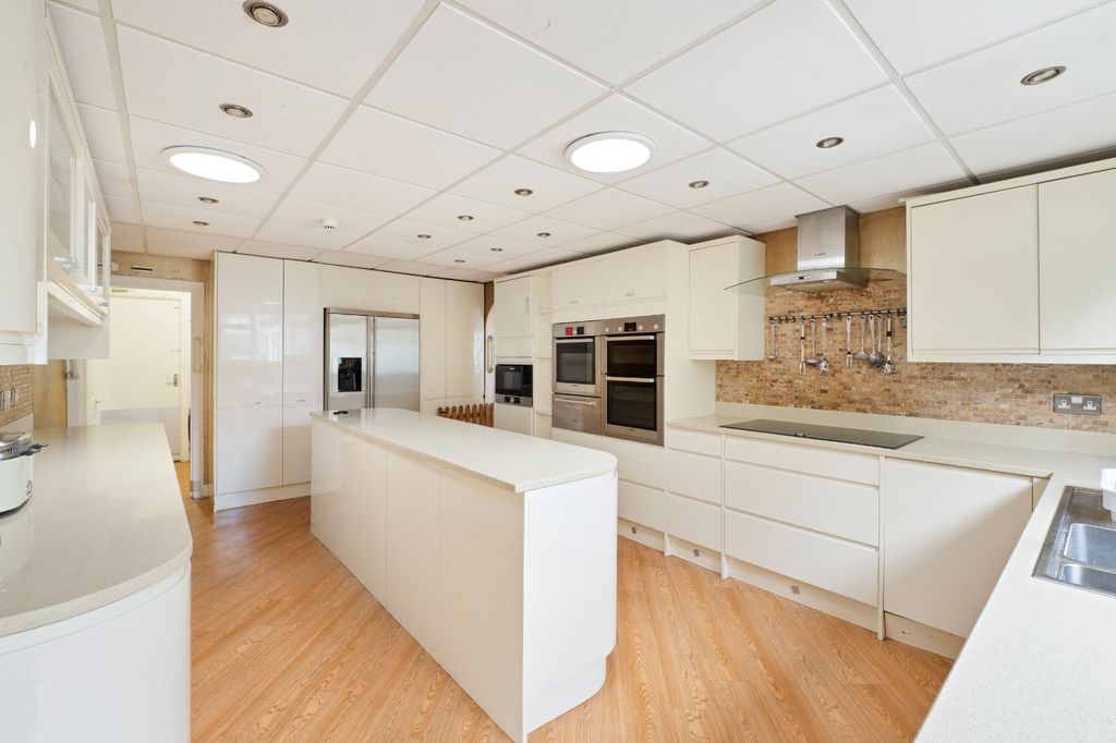 Additional image 19 of 6 bed semi-detached house for saleSalisbury Road, Carshalton SM5