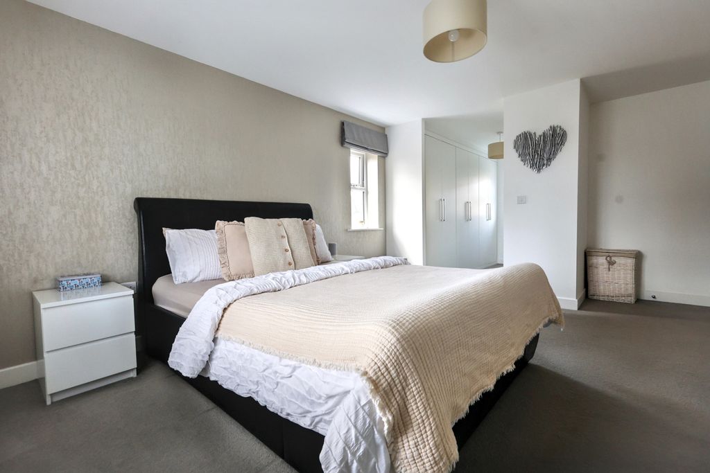 Additional image 19 of 4 bed detached house for sale71 Swinbrook Road, Carterton OX18