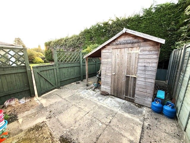 3 bed link detached house for saleCherry Tree Drive, Cirencester GL7 photo 5