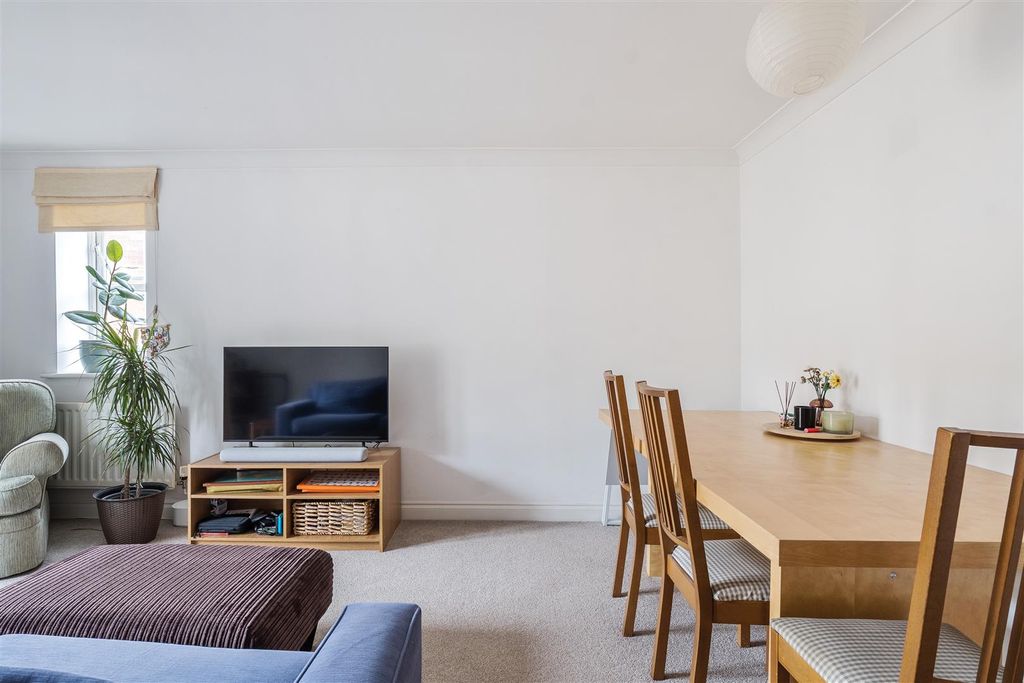 Additional image 5 of 3 bed flat for saleChapel Mews, Chippenham SN15