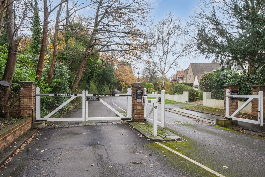 Additional image 12 of 2 bed flat for saleCamden Park Road, Chislehurst BR7