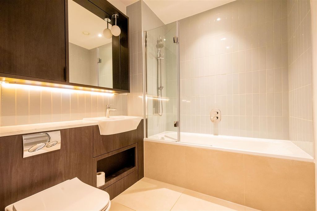 Additional image 7 of 2 bed flat for salePembroke Broadway, Camberley GU15