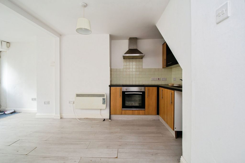 Additional image 3 of 1 bed flat for saleFore Street, Callington, Cornwall PL17